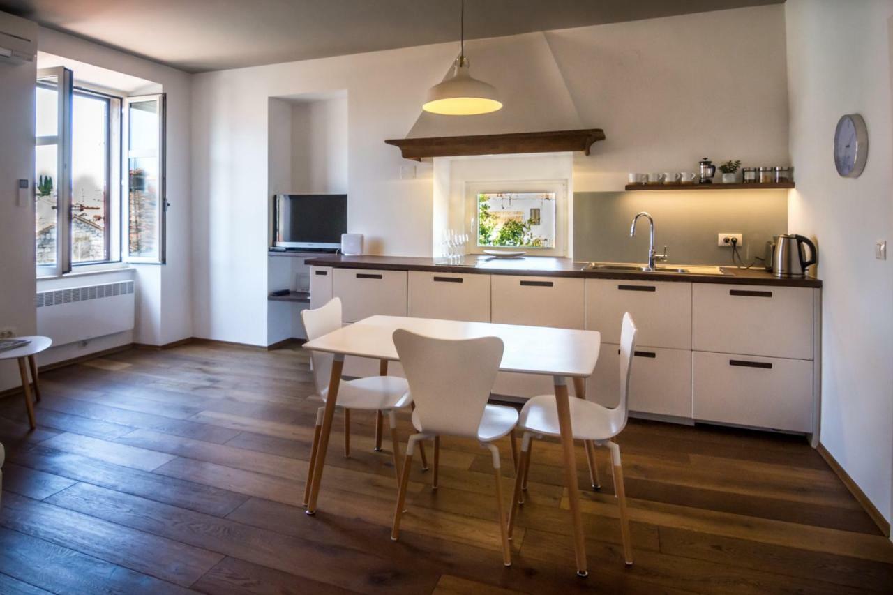 Apartment Festina Lente 로비니 외부 사진