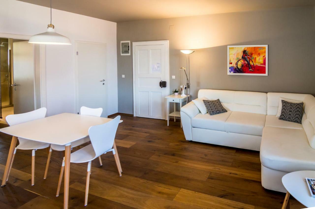 Apartment Festina Lente 로비니 외부 사진